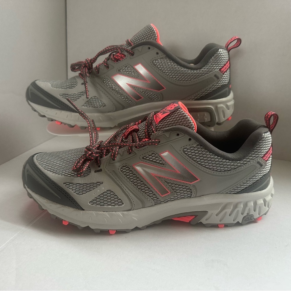 New Balance 412 v3 Womens Trail Running All Terrain Running Shoes  US Size 12